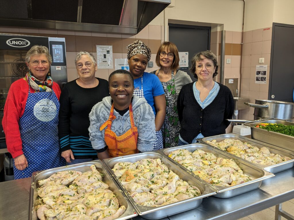 En cuisine dans le cadre du Fest-Noz solidaire